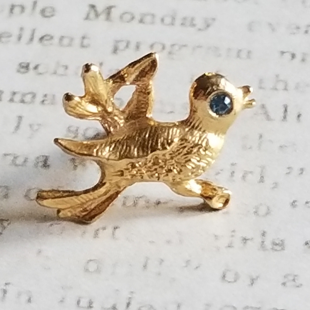 Vintage bird pin blue gem eye gold tone metal brooch